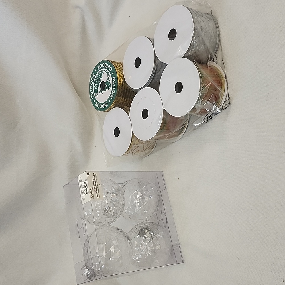 5 rolls of NWT Holiday Ribbon and DIY Artminds Ornaments